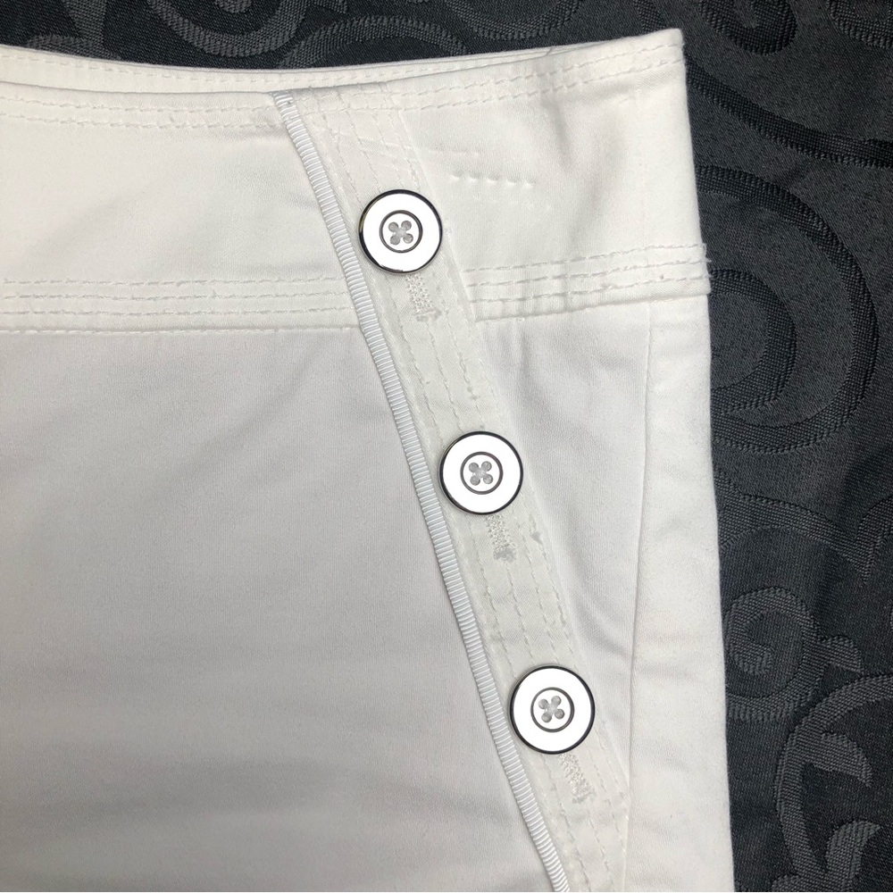 White House Black Market (WHBM) White Sailor 5” Shorts - Picture 4 of 9